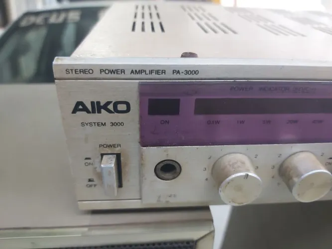 Amplificador Aiko System 3000.