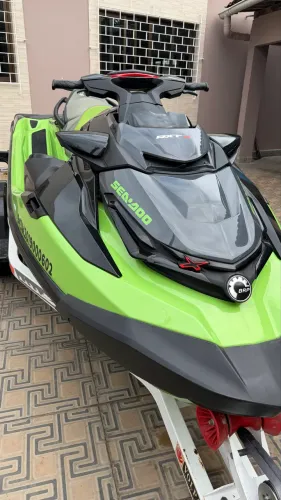 Jetski Seadoo 300 com carrocinha