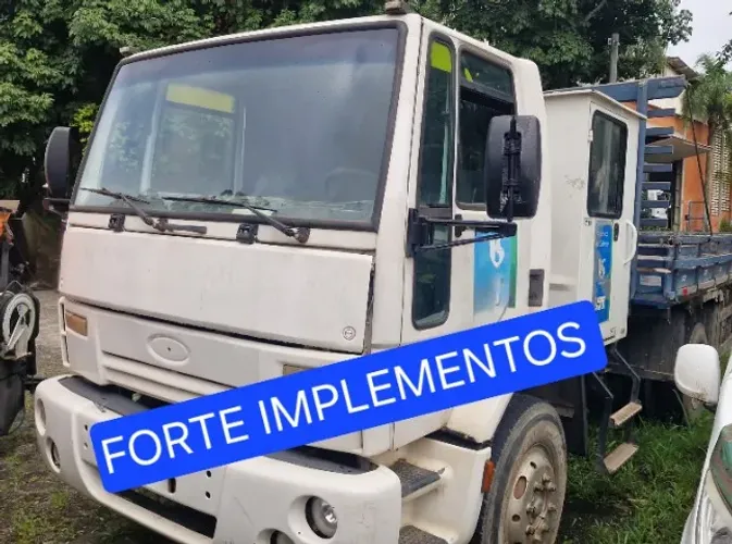 Ford Cargo 1317 carroceria cabine extra