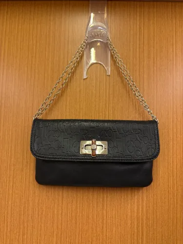 Bolsa Victor Hugo com corrente