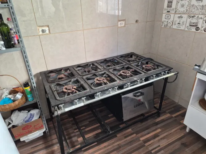 Fogão Industrial de 8 bocas e forno
