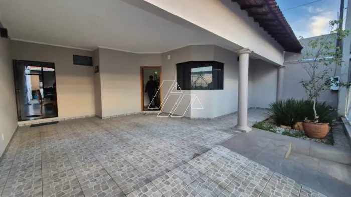 Casa com 3 quartos (1 suíte) e 3 vagas à venda no Bairro Altos da Cidade Marília/SP