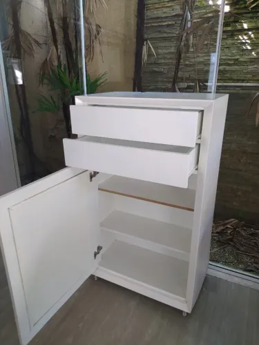 Cômoda/Armário/Sapateira grande com gavetas