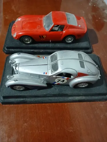 Miniaturas ferrari gto 250 1962 burago e bugatti atlantic burago 