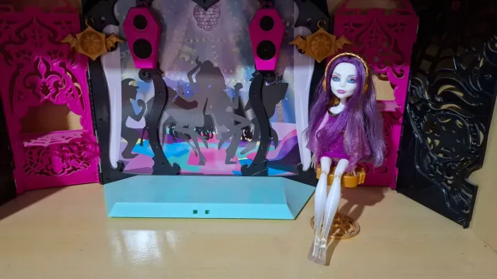 Boneca Monster High Spectra 13 desejos