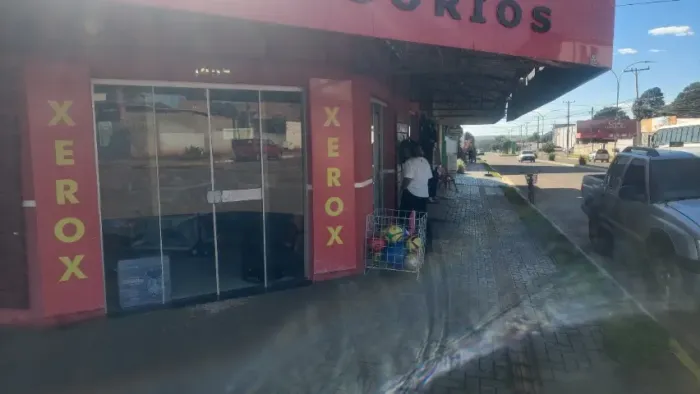 VENDO CASA +4 SALAS COMERCIAIS EM BANDEIRANTES MS NO CENTRO WATSAPP *