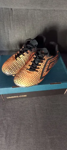Chuteira Campo Umbro