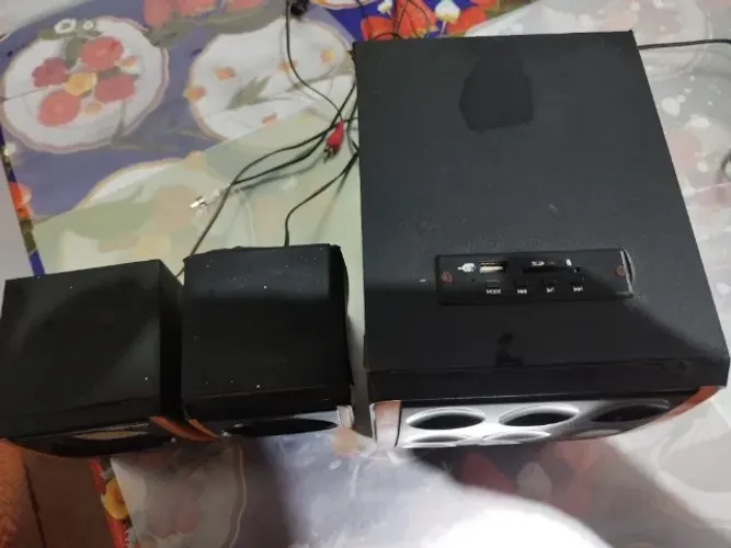 Caixa de Som Super Bass 15w Multilaser com alto-falante: subwoofer - R$ 100