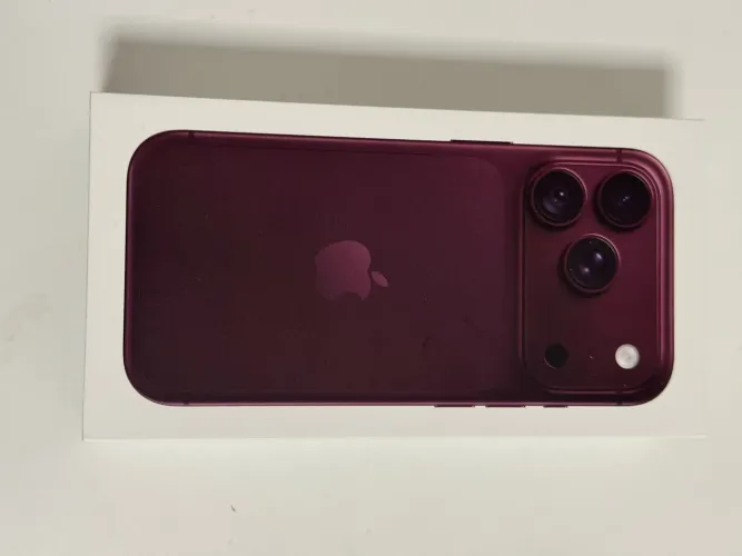 Vendo Iphone 18 Pro 1TB lacrado - magenta