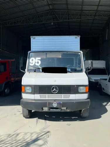 Caminhão Mercedes 709