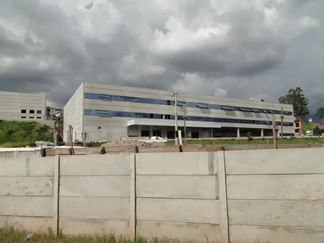 Galpão 4847 m² 18 docas Osasco/Rodoanel