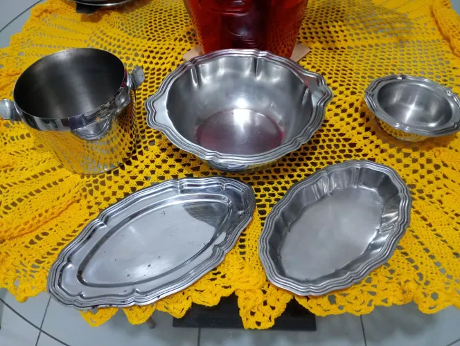Conjunto de inox em bom estado.