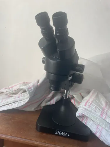 Microscópio Trinocular zero