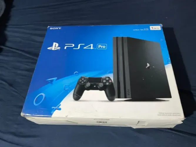 PLAYSTATION 4 PRO 1TB - 2 CONTROLES E 3 JOGOS