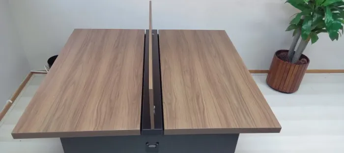 MESA GRANDE PARA ESCRITÓRIO COM DIVISÓRIA 