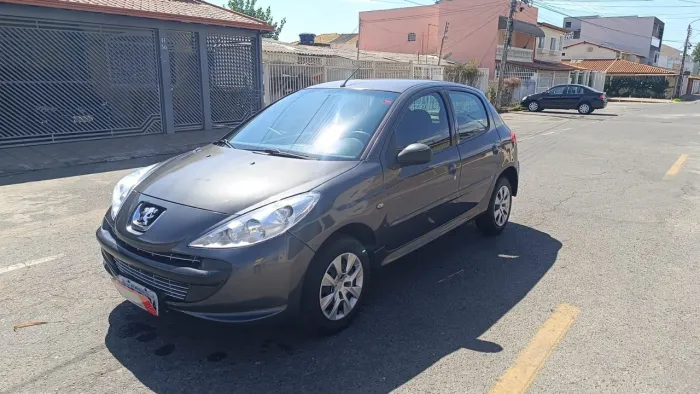 Peugeot 207 XR 1.4 Flex 8V 5P 2011