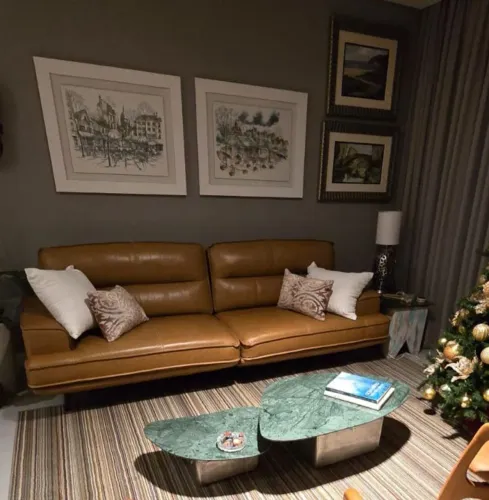 SOFÁ EM COURO GENUÍNO 