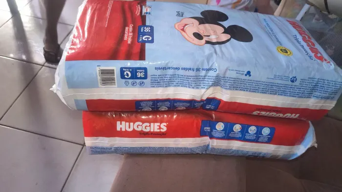 Vendo Fralda descartável motivo era 3 pacote usei um e deu alegia