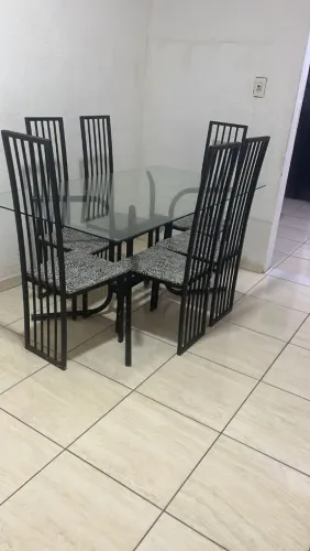 Mesa de vidro com 6 cadeiras