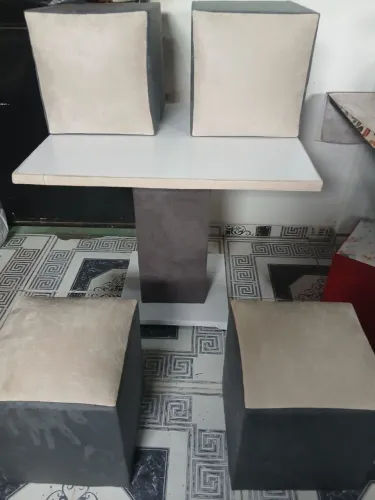 Mesa com puff