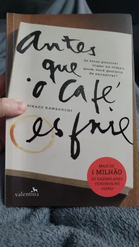 Livro Antes que o café esfrie - Toshikazu Kawaguchi 