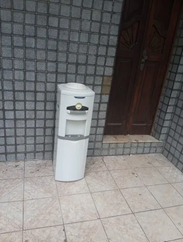 Bebedouro esmaltec de garrafão.