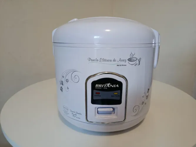 NOVA - Panela de Arroz Elétrica Britânia Branca 10 Xícaras Perfeita