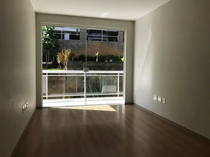 Apartamento com varanda e suíte no Centro de Nova Friburgo