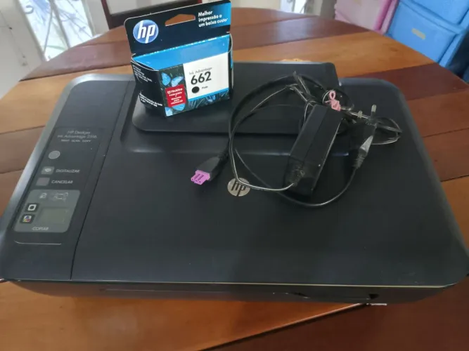 Vendo impressora HP Deskjet Advantage com cartucho novo para manutenção.