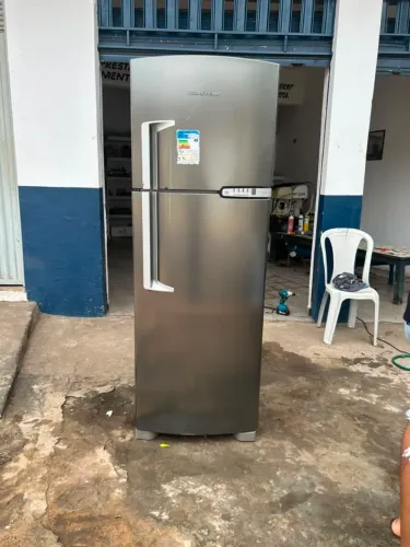 Vendo geladeira frost free duas portas