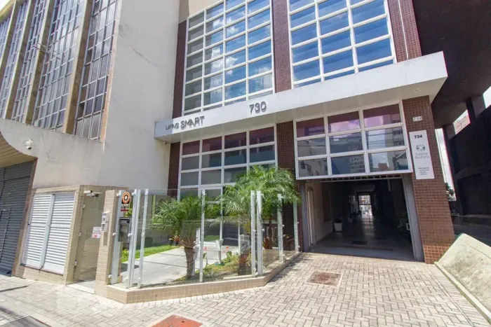Viva o espírito vibrante de Curitiba no Living Smart!