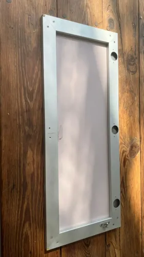 porta de alumio com vidro branco para cozinha - sala 80x32,5