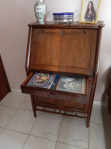 Escrivaninha madeira maciça, acabamentos fino