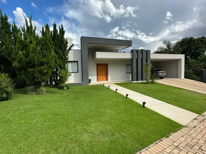Casa em Lagoa Santa no Condomínio Bouganville