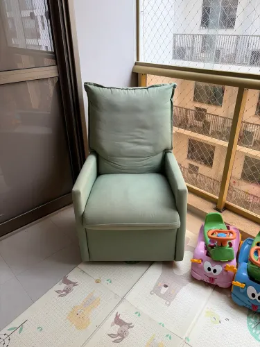 POLTRONA DE AMAMENTAÇÃO LILIBEE FIT COM BALANÇO E PUFF - BOUCLE VERDE