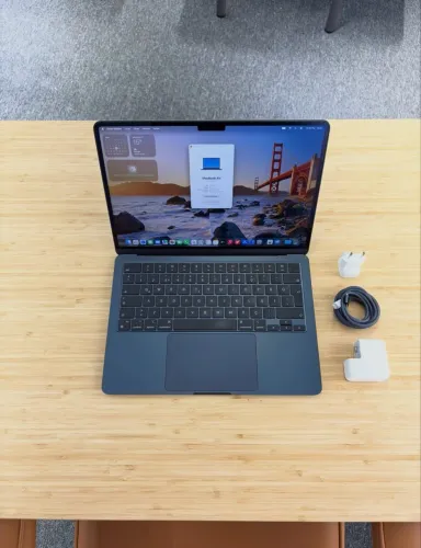 MacBook Air M3 bat 96% SEM MARCAS