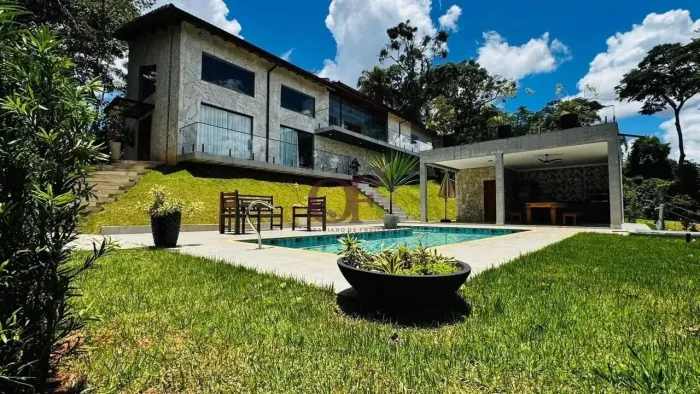 Casa Nova em Atibaia com 4 Suítes e Piscina com Hidro Porteira Fechada