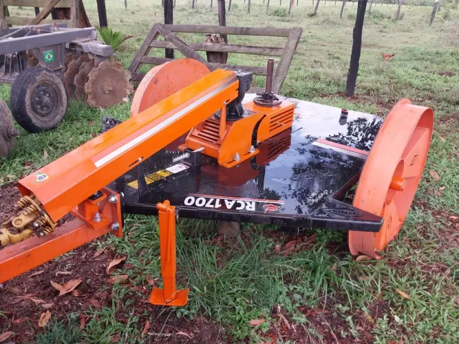 Roçadeira a cardan semi-nova CIMAG RCA 1700 