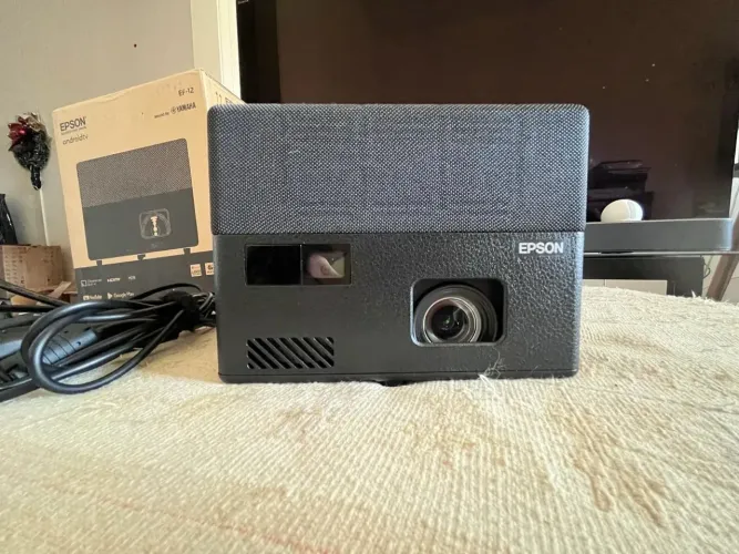 Projetor Laser Epson EpiqVision EF-12 Smart Full HD (4k)