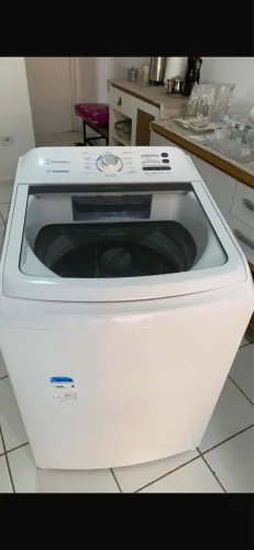 Máquina de lavar roupa Eletrolux 17 kg, tampa de vidro, cesto inox