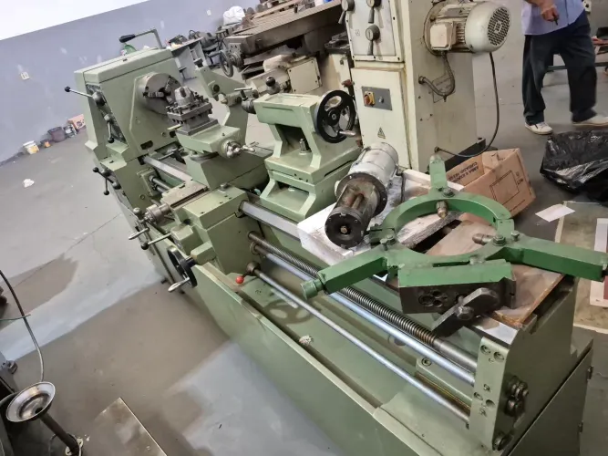 TORNO MECÂNICO 1500 mm.