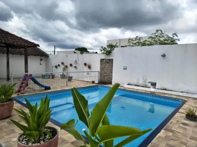 Excelente Casa 3 Suítes Semi Mobiliado c/ Piscina no Condominio Ponta Negra I