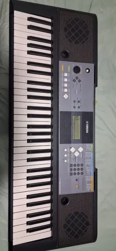 Teclado Yamaha psr e233