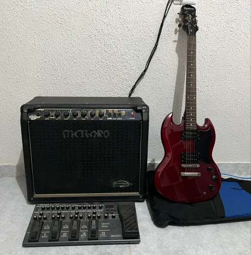 Guitarra Epiphone Special SG + Amplificador Meteoro 100G + Pedaleira Boss ME-80