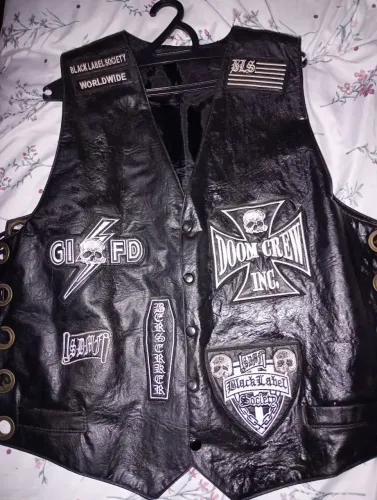 Vendo jaqueta de couro nova.