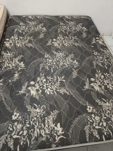Vende-se cama box casal R$200, sofá R$300 Móveis Pra utensílios R$160