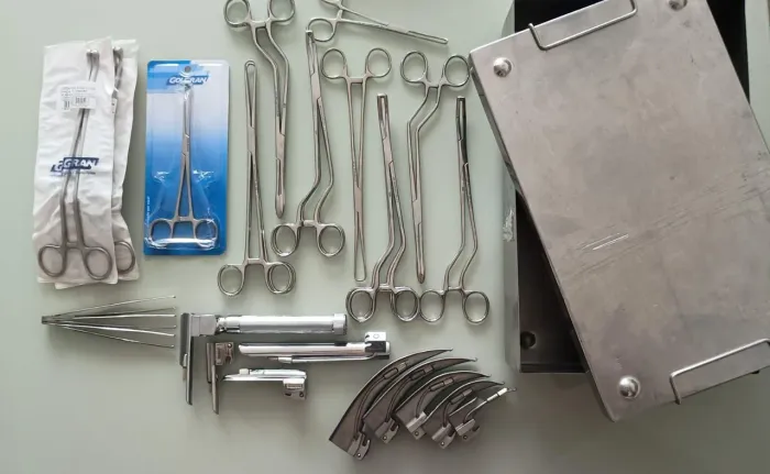 Kit Tesouras e Pinças 