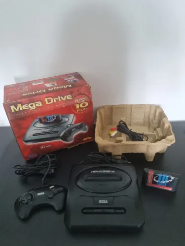 MEGA DRIVE III TECTOY - COMPLETO NA CAIXA COM CARTUCHO 10 JOGOS
