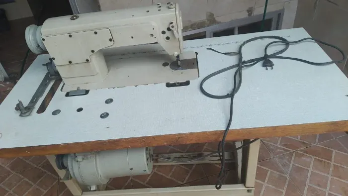 Máquina Reta de Costura