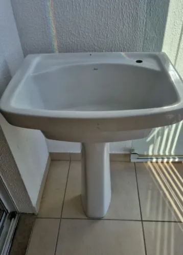 Tanque Deca com coluna de sustentação